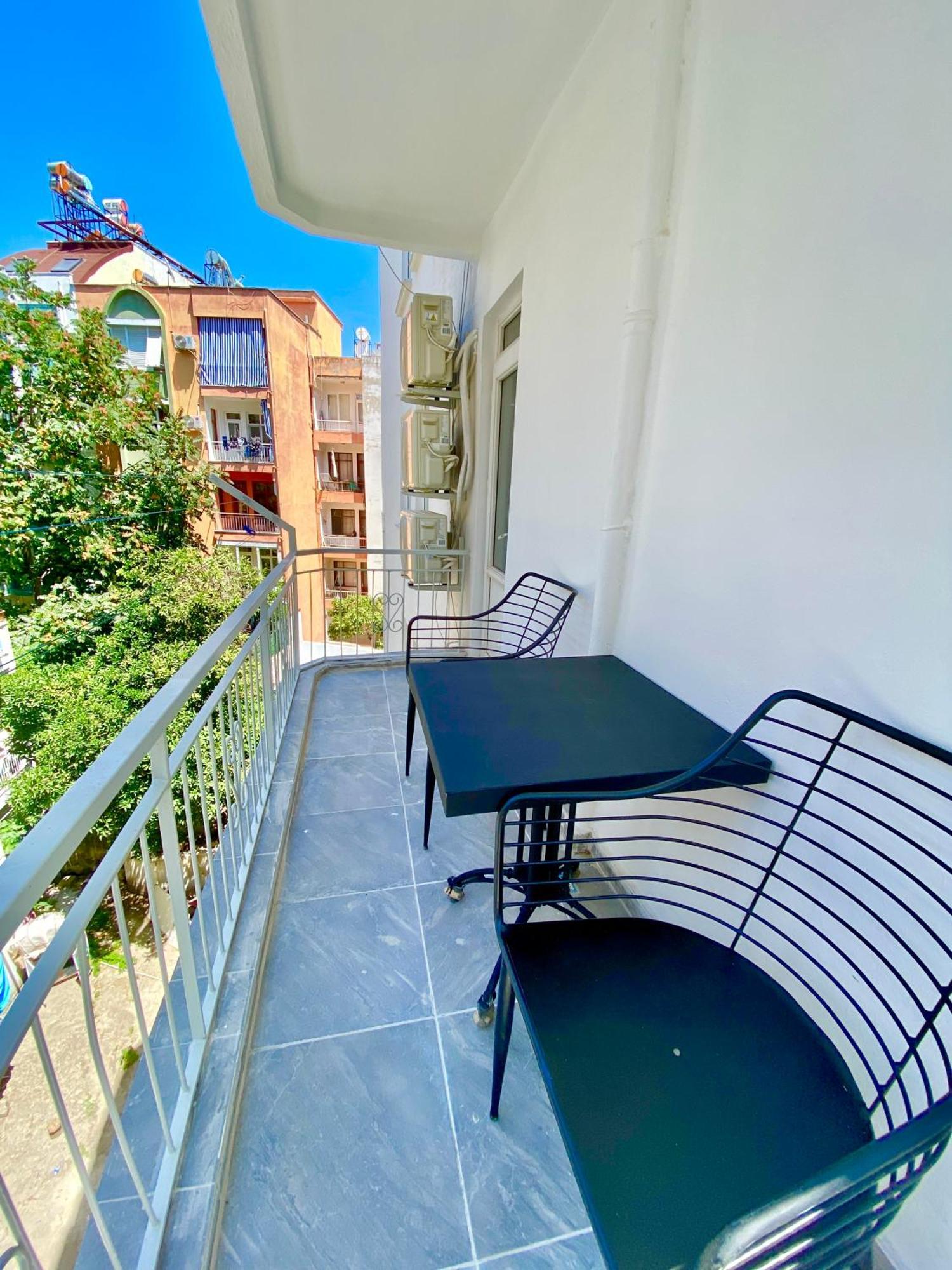 Downtown Aparts Apartment